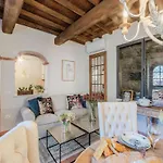 In Tuscany With Pool And Scenic Views Semesterbostad *